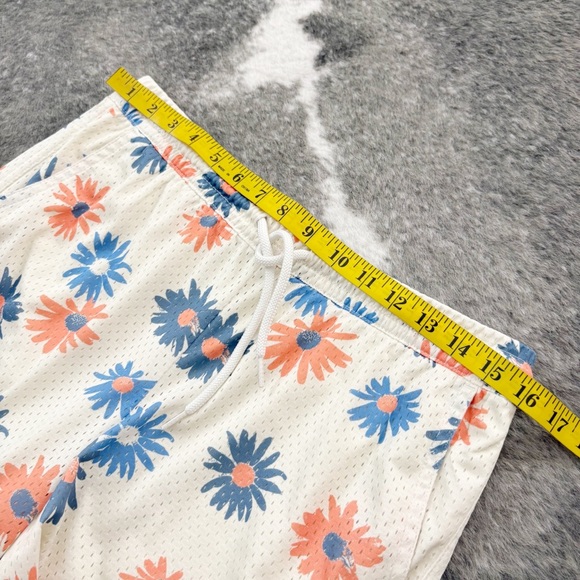 RSQ Mesh Floral Shorts Medium - Picture 10 of 12